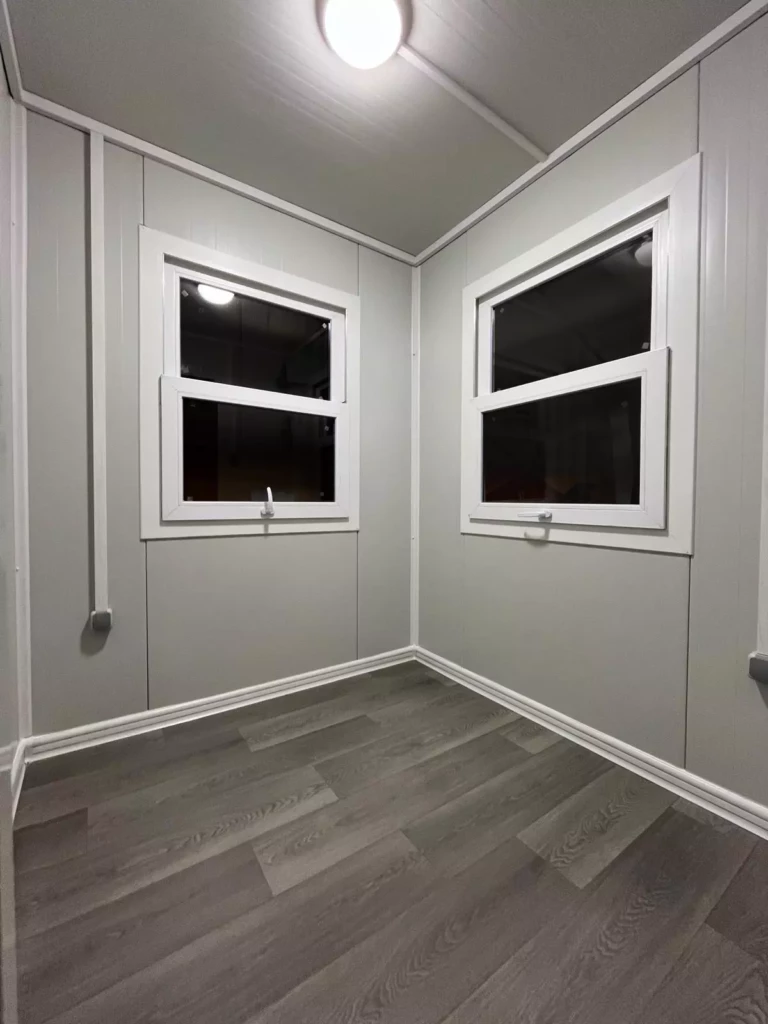 inside-guard-cabin-2m-guerite-de-gardiennage-a-vendre