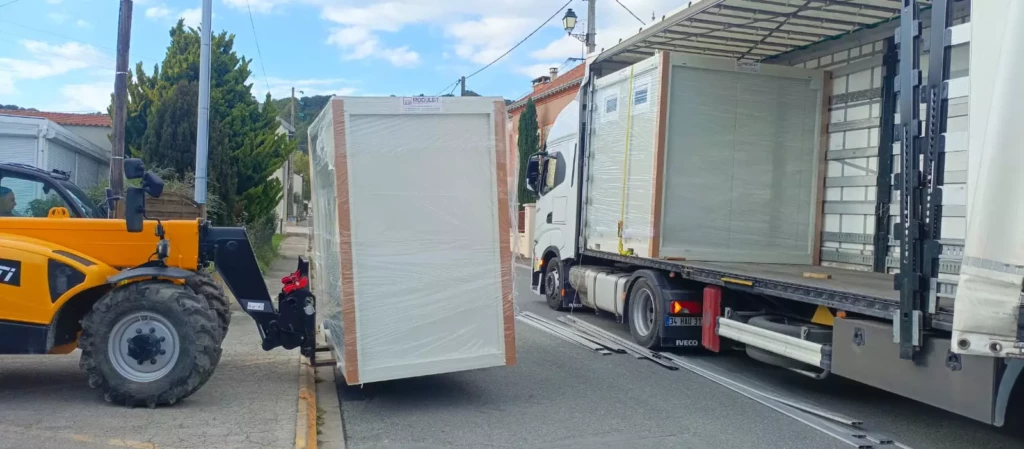 loading-guerite-de-gardiennage-neuve-delivery-france