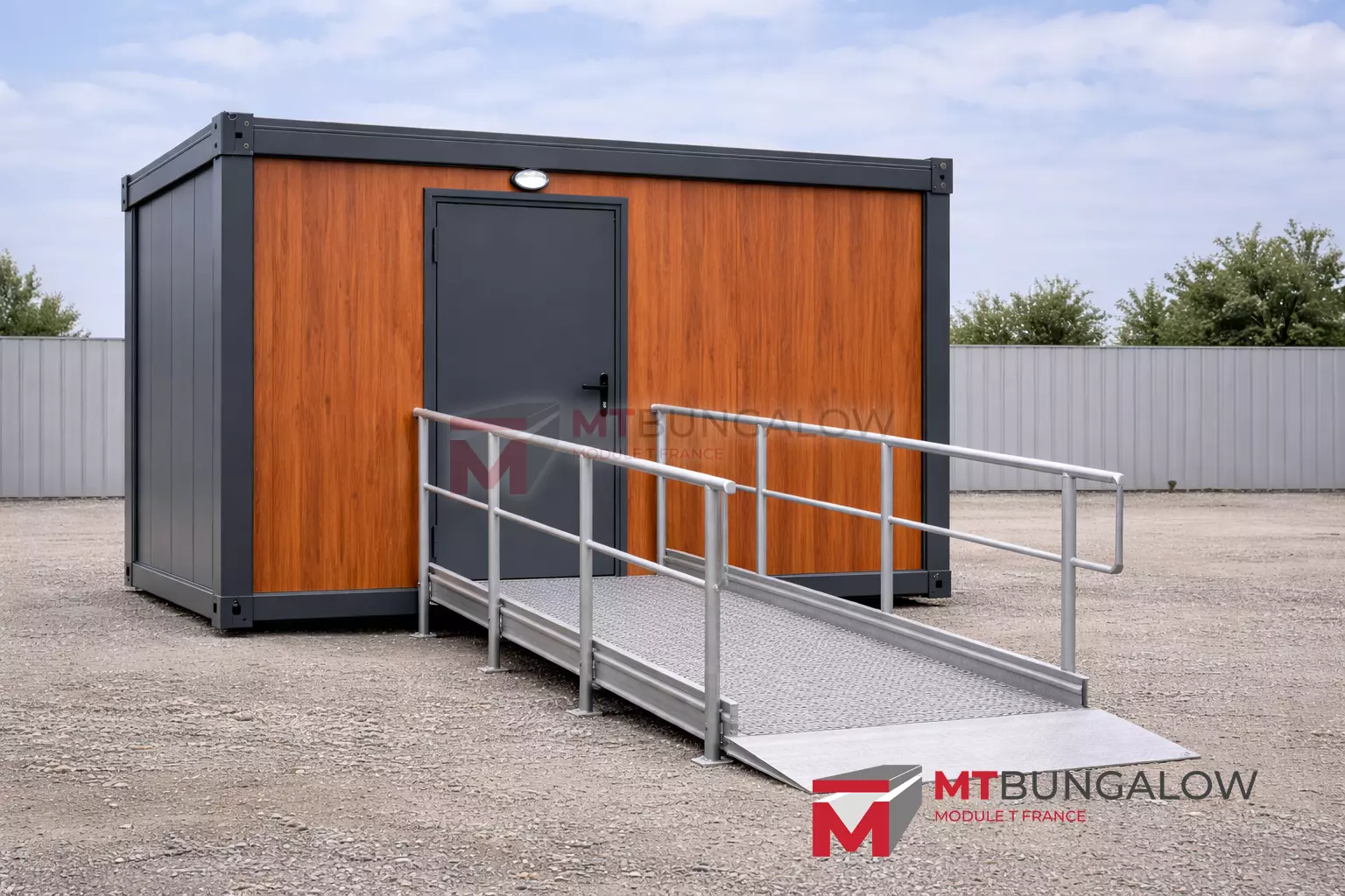 Cabine WC PMR de chantier MT Bungalow à parois aspect bois